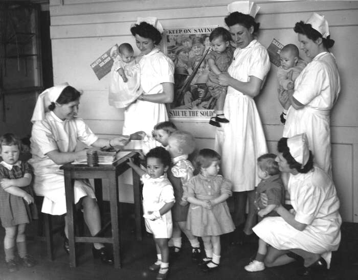 Wartime savings bank opens in the nursery 1939-1945
