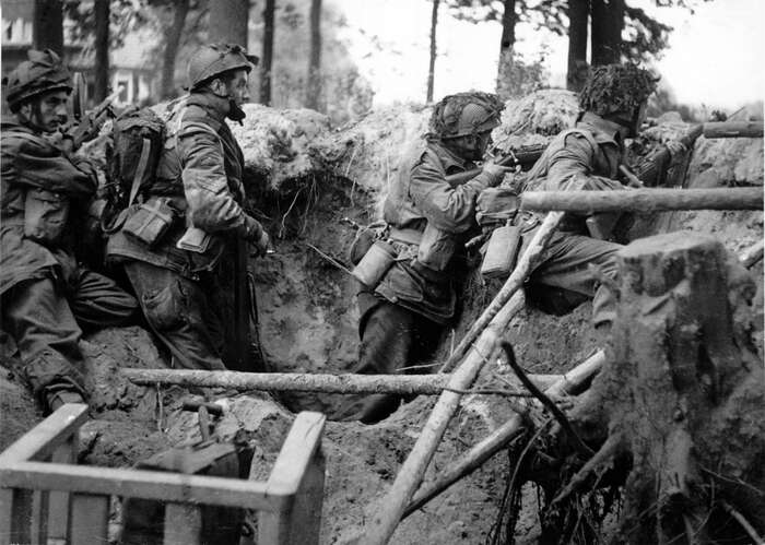 British airborne troops in action in Arnhem, 1944