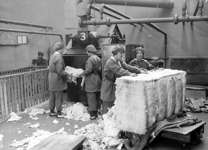 Cotton waste bale breakers, HM Factory Gretna, 1918