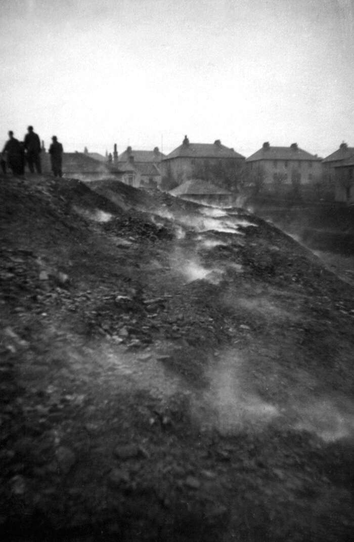 Coal bing at Uddingston, 1936