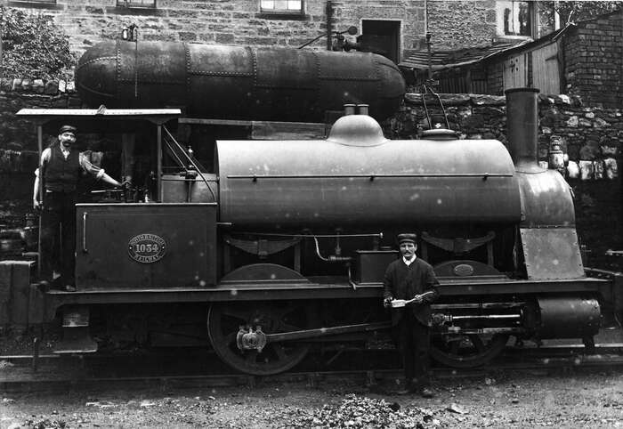 North British Railway locomotive and crew, 1907