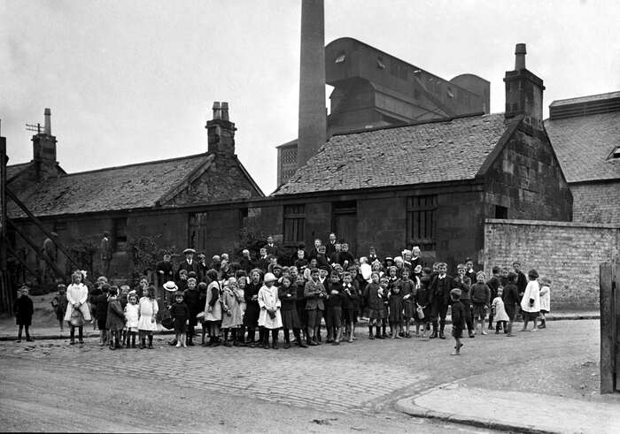 Children at gas works, Motherwell, 1918