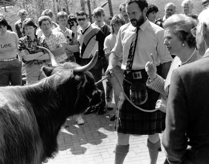 Margaret Thatcher And Highland Cow 1988 ScotlandsPeople Margaret thatcher and highland cow 1988 scotlandspeople
