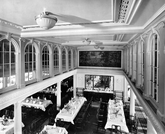 Cabin Dining Saloon \"D\" deck from the Gallery on the Canadian Pacific Line liners SS Montcalm & SS Montclare