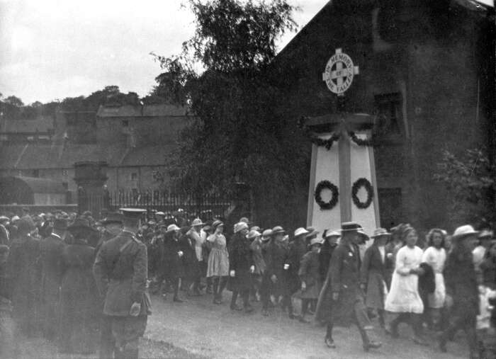 Schoolchildren at Linlithgow War Memorial, c 1920