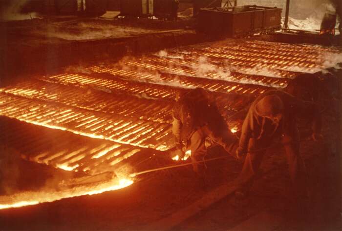 Working sand mould at Carron Works, 20th century