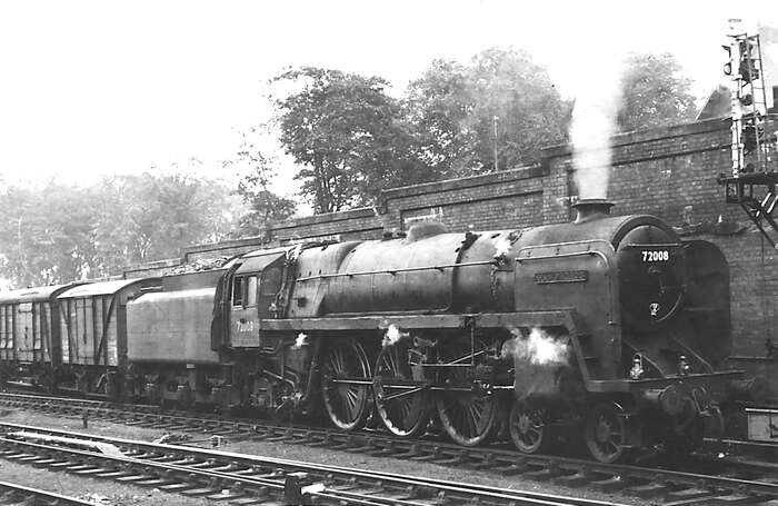BR Standard Class 6 \"Clan\" Pacific 4-6-2 Locomotive No.72008 \"Clan MacLeod\"