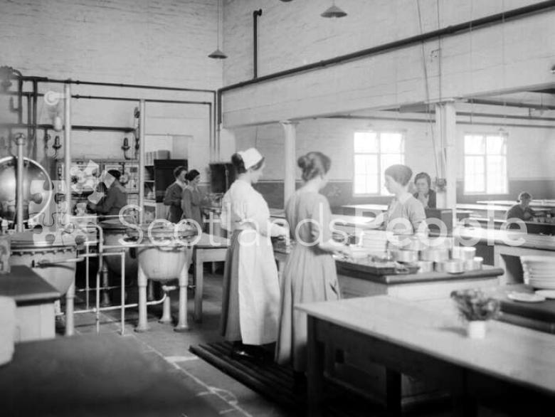Kitchen staff in canteen, HM Factory Gretna, 1918