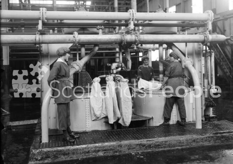 Centrifugal wringers, HM Factory Gretna, 1918