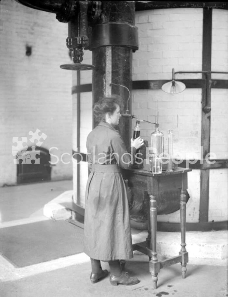 Testing gas, HM Factory Gretna, 1918