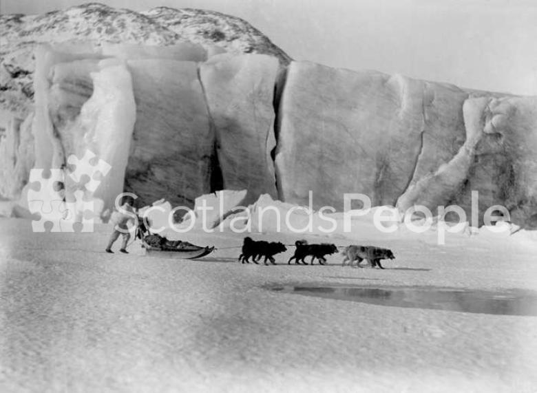 The Arctic explorer Martin Lindsay with huskies and sledge, 1930-1931