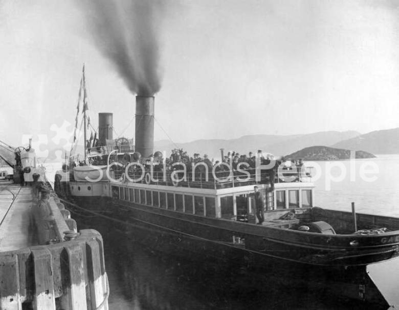 A paddle steamer at Kyle of Lochalsh pier about to sail to Skye