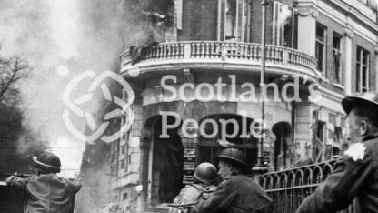 British soldiers advancing through Aarnhem, 1944 British soldiers advancing through Aarnhem, 1944