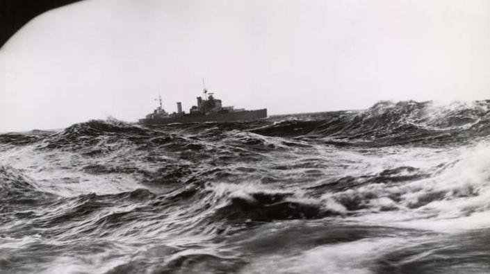 Destroyer at sea, 1939-1945