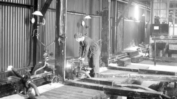 Operating valves, HM Factory Gretna, 1918