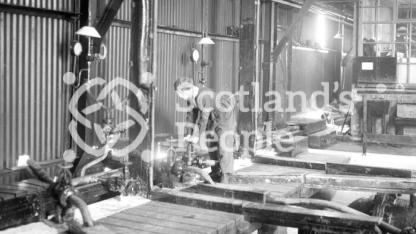 Operating valves, HM Factory Gretna, 1918 Operating valves, HM Factory Gretna, 1918