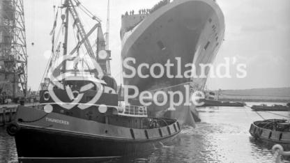 RMS Queen Elizabeth 2 docking, Clydebank RMS Queen Elizabeth 2 docking, Clydebank