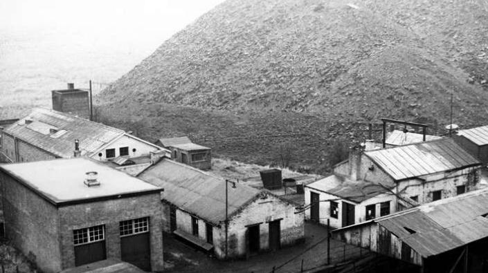 Surface buildings and bings at Ardenrigg Colliery, 1961