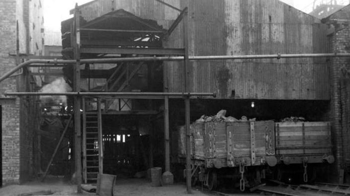 Picking tables building at Glencraig Colliery, 1950s