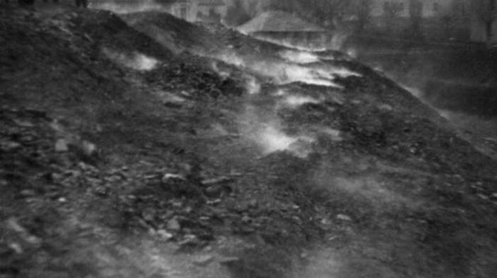 Coal bing at Uddingston, 1936
