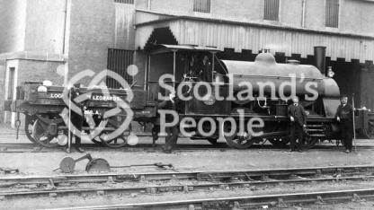 North British Railway locomotive and crew, 1907 North British Railway locomotive and crew, 1907