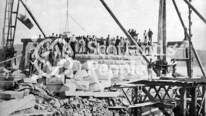 Workers on pier of Forth Bridge during construction, 1884 Workers on pier of Forth Bridge during construction, 1884