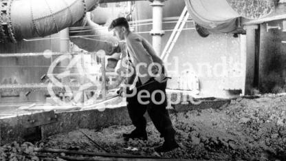 Working sand mould at Carron Works, 20th century Working sand mould at Carron Works, 20th century