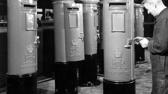 Fitting locks to pillar boxes, c 1952