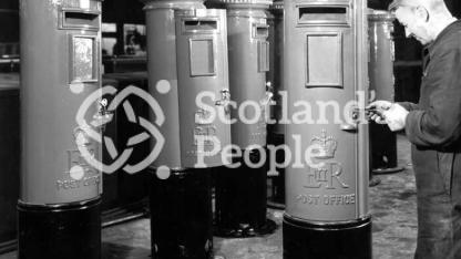 Fitting locks to pillar boxes, c 1952 Fitting locks to pillar boxes, c 1952