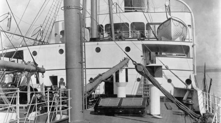 Cunard Line ocean liner RMS Saxonia (1), 1899 bridge and foredeck