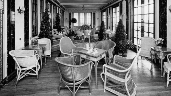 Blue Star Line ocean liner SS Avila Star: Verandah Café or Garden Lounge, Promenade Deck