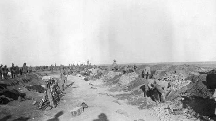 Indian Army Sepoys constructing fieldworks in Mesopotamia, c 1917
