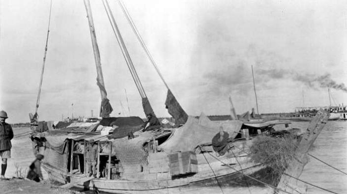 Mehalla (Arab river boat) full of stores, Mesopotamia, 1917