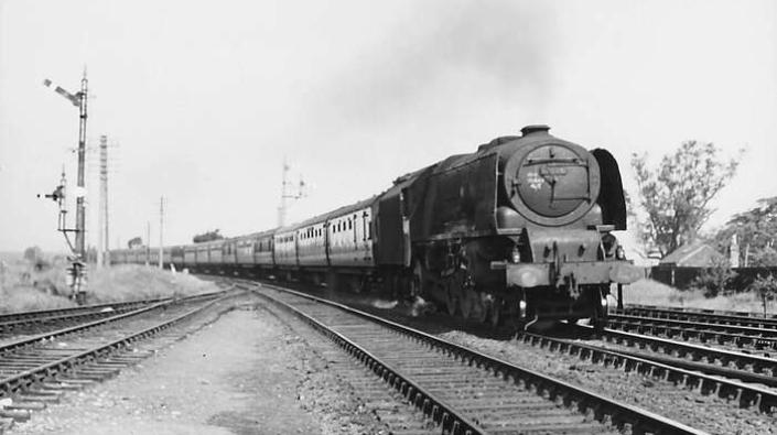 LMSR Stanier Princess Coronation Class 4-6-2 Locomotive No.6246 (BR No.46246) \"City of Manchester\"