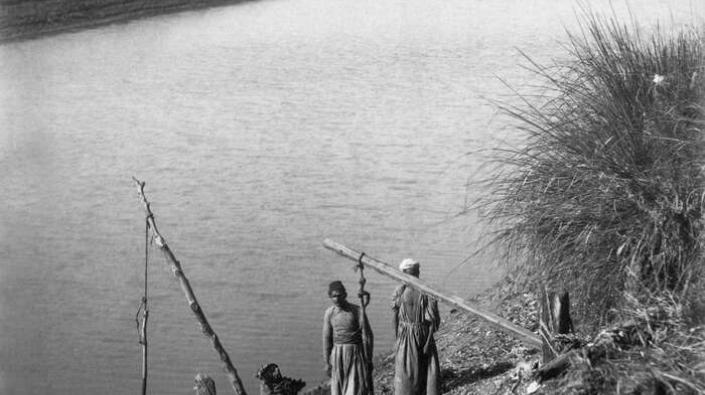 Egyptian farmers extracting water from the Nile to irrigate their fields in Luxor, Shadouf