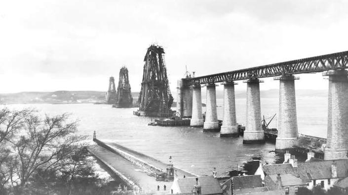 Forth Bridge construction