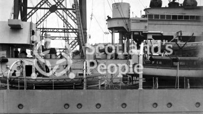 HMAS Australia (512) HMAS Australia (512)