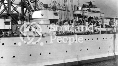 HMAS Australia (512) HMAS Australia (512)