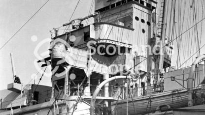 HMAS Australia (512) HMAS Australia (512)