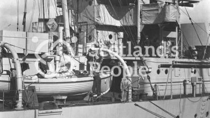 HMAS Australia (512) HMAS Australia (512)