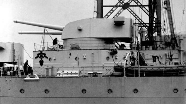 HMAS Australia (512)
