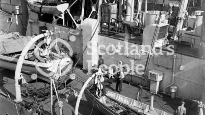 HMAS Australia (512) HMAS Australia (512)
