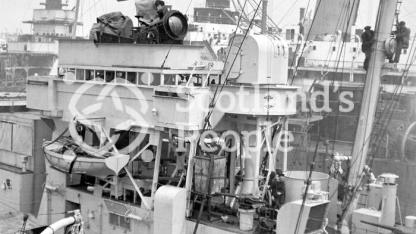 HMAS Australia (512) HMAS Australia (512)
