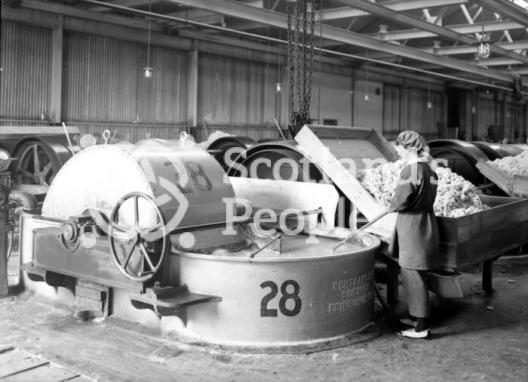 Washing Nitro Cotton, HM Factory Gretna 1918 Washing Nitro Cotton, HM Factory Gretna 1918