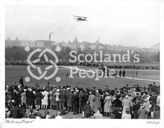 Edinburgh crowds watching flight of Tiger Moth, c 1944 Edinburgh crowds watching flight of Tiger Moth, c 1944