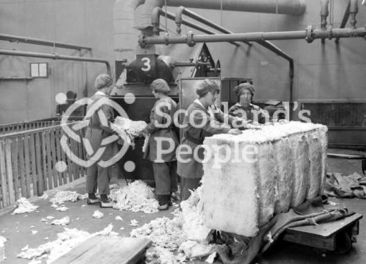 Cotton waste bale breakers, HM Factory Gretna, 1918 Cotton waste bale breakers, HM Factory Gretna, 1918