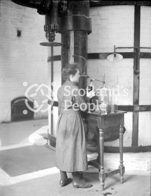 Testing gas, HM Factory Gretna, 1918 Testing gas, HM Factory Gretna, 1918
