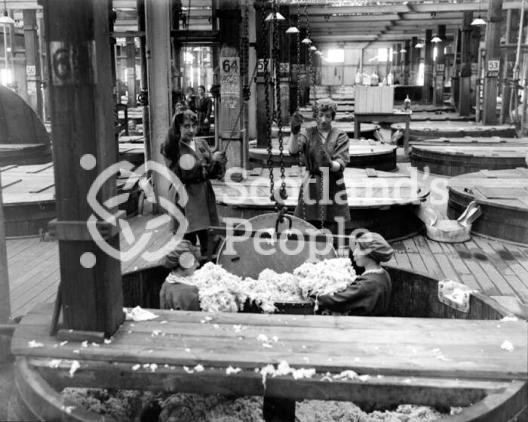 Unloading boiled nitrated cotton, HM Factory Gretna, 1918 Unloading boiled nitrated cotton, HM Factory Gretna, 1918
