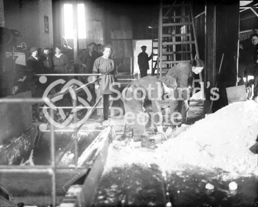Feeding nitre, HM Factory Gretna, 1918 Feeding nitre, HM Factory Gretna, 1918