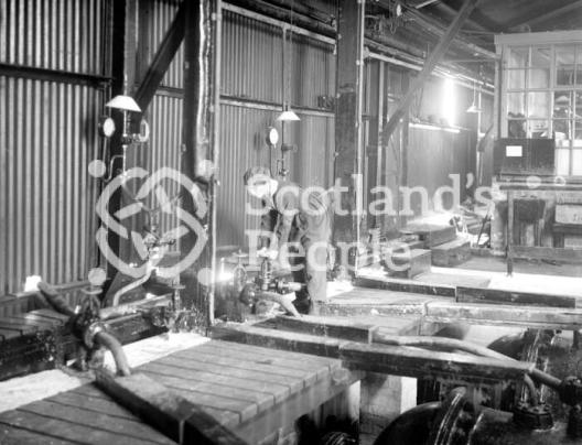Operating valves, HM Factory Gretna, 1918 Operating valves, HM Factory Gretna, 1918